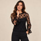 Maglia Fleur nera trasparente in tulle a fiori con polsi a volant, vista frontale indossata