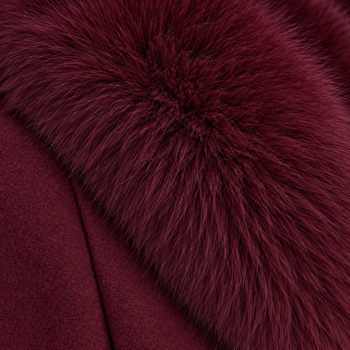 Cappotto Glamour borgogna primo piano dell'ecopelliccia