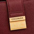 City Bag Coconuda Borgogna, dettaglio della placca dorata