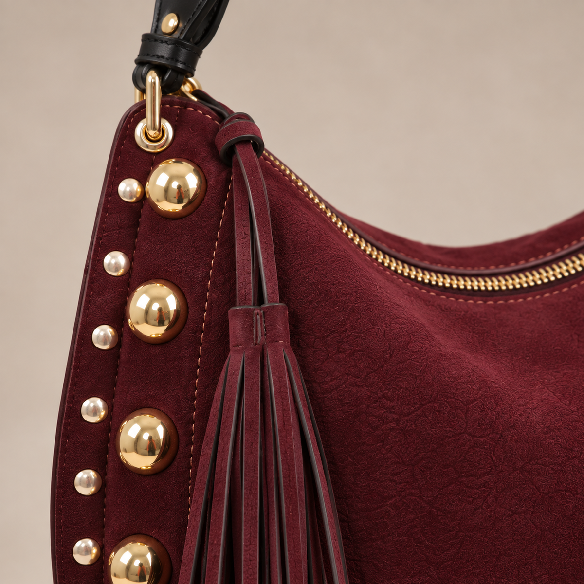 Boule Strong Bag Borgogna - dettaglio borchie dorate, zip e nappa