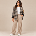 Giacca Rabbit Beige - blazer a quadri con patch, figura intera frontale con pantaloni beige
