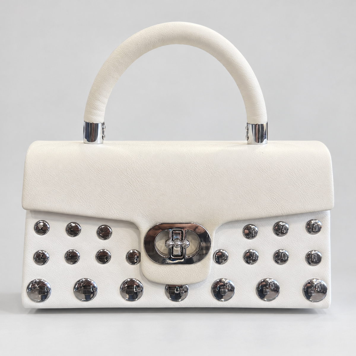 Rock Chic Bag bianca con borchie argento e chiusura girevole, vista frontale