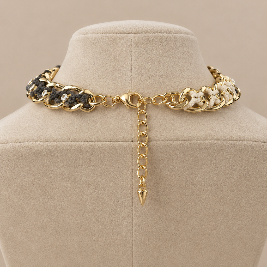 Collana Ice Chain su espositore - vista della chiusura