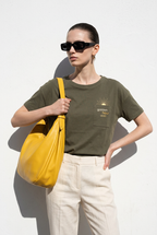 T-shirt LiuJO Golden hour colore verde militare, dettaglio - Lo Scarabocchio