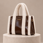 Tote Bag Teddy Coconuda Cioccolato, vista di tre quarti con tracolla