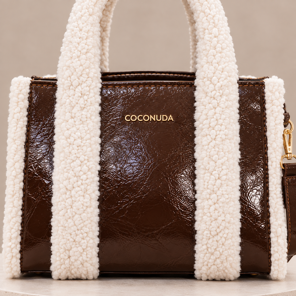 Tote Bag Teddy Coconuda Cioccolato, dettaglio del logo dorato