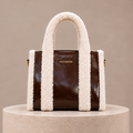 Tote Bag Teddy Coconuda Cioccolato con manici in teddy, vista frontale