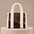 Tote Bag Teddy Coconuda Cioccolato con manici in teddy, vista frontale