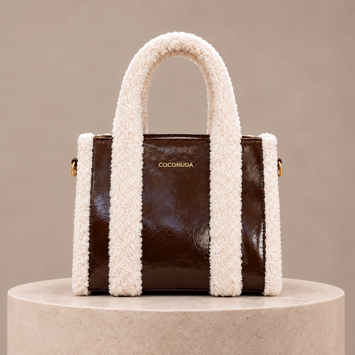 Tote Bag Teddy Coconuda Cioccolato con manici in teddy, vista frontale