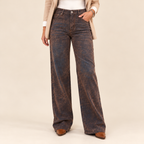 Jeans Alaska gamba larga, dettaglio frontale della linea