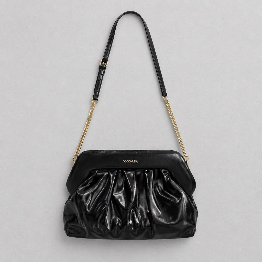 Coconuda Clutch Pouch Nero - appesa con tracolla, vista frontale