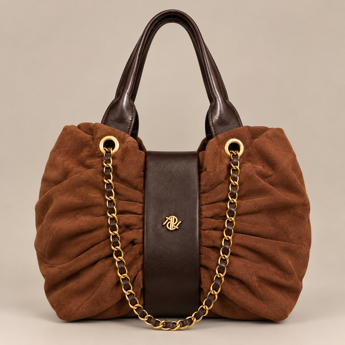 Flake Bag Cuoio - vista frontale in suede trapuntato con catena e placca dorata