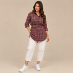 Scottish Chemisier Bordeaux - look completo con pantaloni bianchi