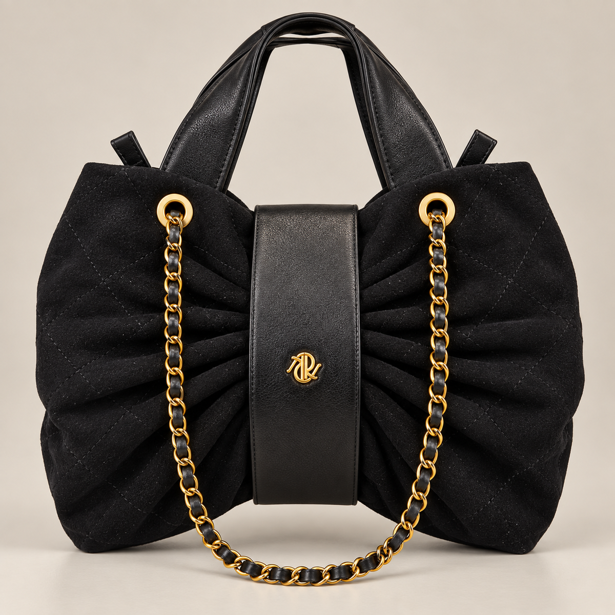 Flake Bag Nero - vista frontale con catena e placca dorata